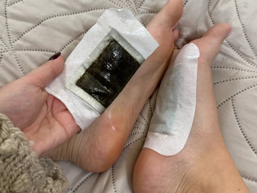 Peel off in the morning and rinse. Notice the immediate cellular lightness, a surge in waking energy, and the complete absence of morning bloating.